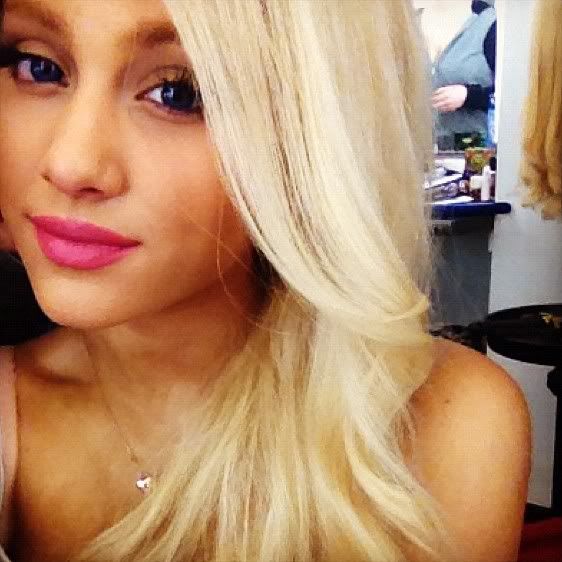 LINK Ariana Grande Goes Blonde