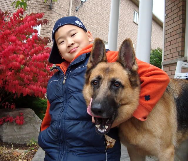 我狗弟是桑尼,她是狗姐康妮