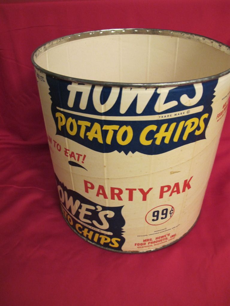 Mrs. HOWE'S POTATO CHIPS Waxed Cardboard PARTY PAK Container Milwaukee,Wisconsin