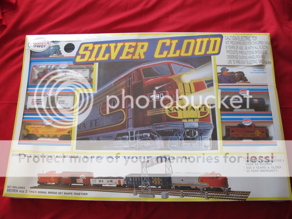 Model Power Silver Cloud HO Electric Train Set New in Box Santa FE Engine